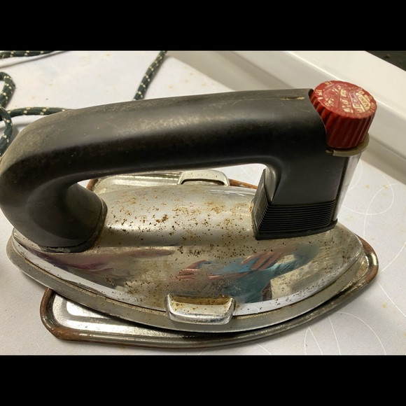 General Mills Truheat Iron - Picture 3 of 10